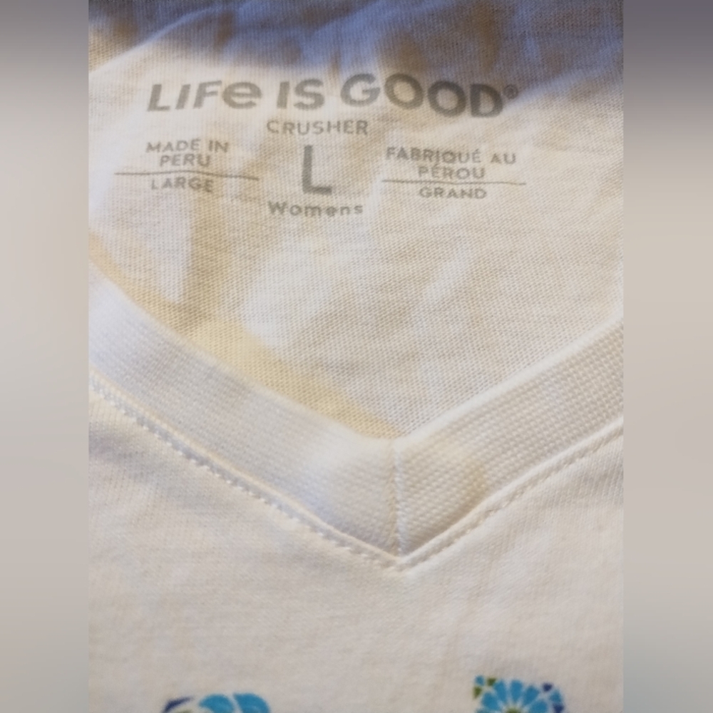 🇺🇸 Clearance 🇺🇸Life Is Good White Tee with Blue and Green Mama Bear Design - Picture 2 of 5